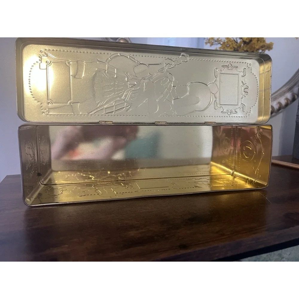 Vintage Dewar's White Label Highlander Scotch Whisky Advertising Tin Gold Box‎